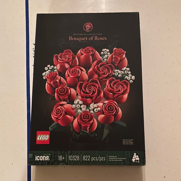 LEGO Icons Botanical Collection Red Rose Bouquet 10328 NIB - Picture 1 of 3